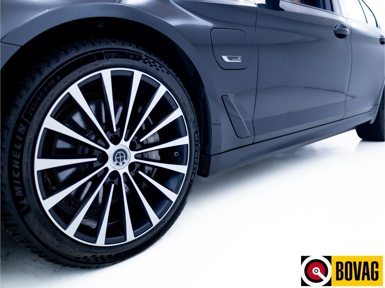 BMW 5-SERIE 545e xDrive High Exec. M-sport Black Edition 394 PK automaat | Open Dak | Trekhaak elec. | 360 Camera, Stoel- en stuurverwarming