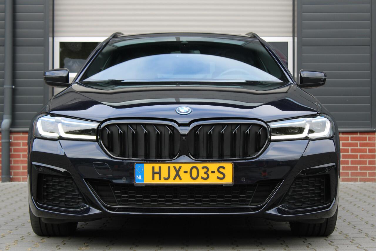 BMW 5-SERIE Touring 530e x-Drive High Executive M-Sport - Dealer onderhouden Laser light - Panoramadak - Trekhaak - Apple Carpay - Head-up display