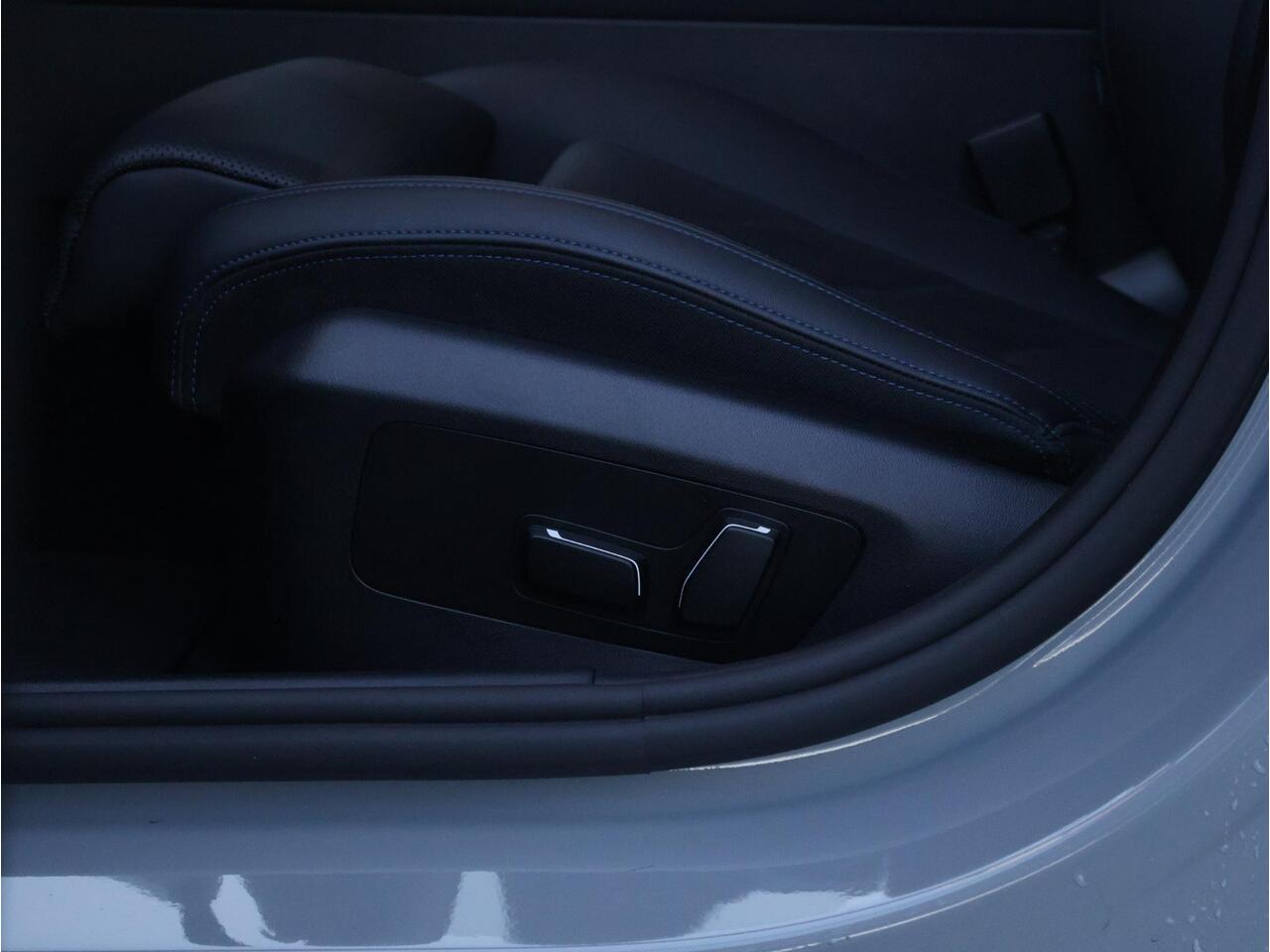 BMW 5-SERIE Touring 530e M Sportpakket/ Elektrische Trekhaak/ Achteruitrijcamera/ Panoramadak/ Stoelverwarming