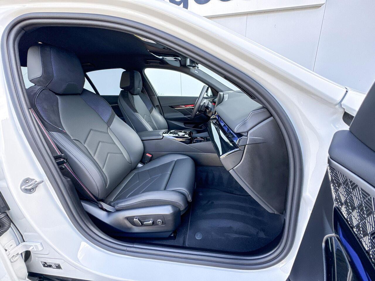 BMW 5-SERIE Sedan 550e xDrive | M Sport | Driving Assistant Professional | stuur verwarmd