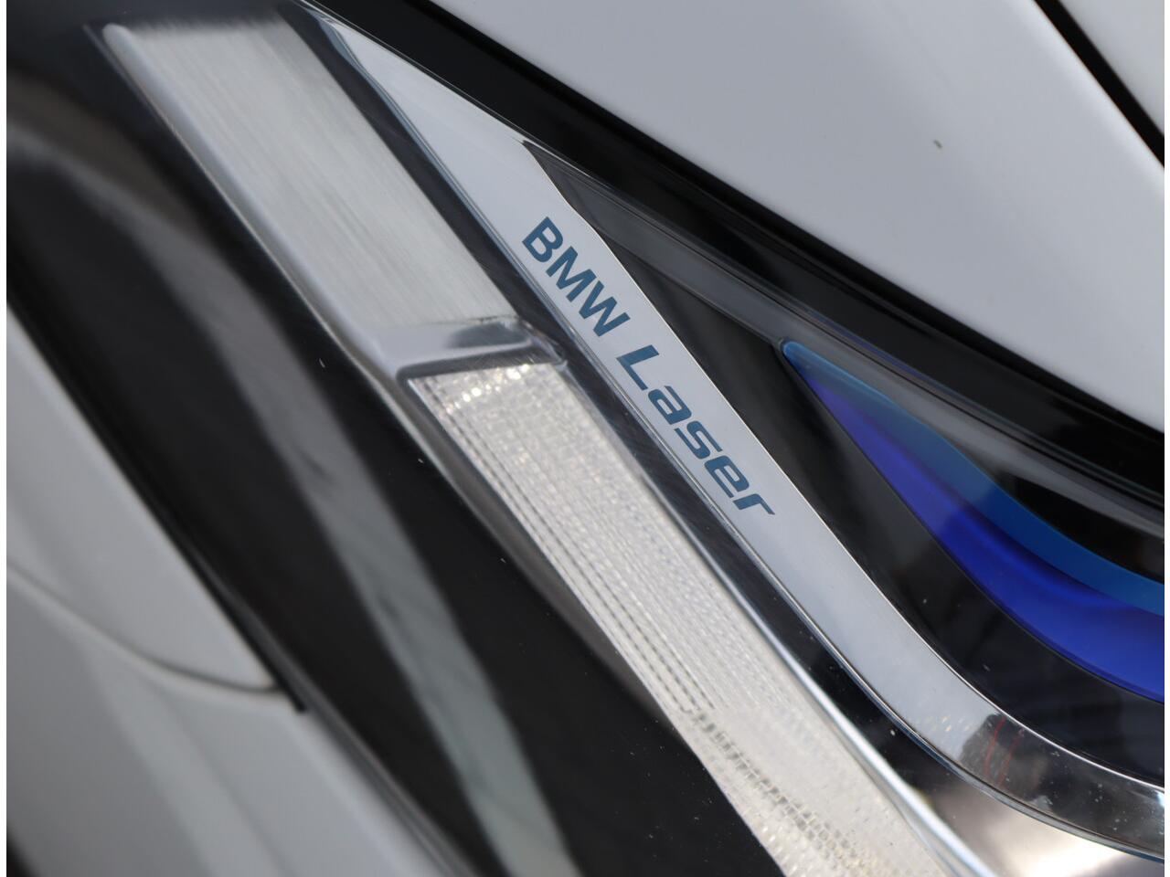 BMW 5-SERIE 545e xDrive | H&K | Head-up | Parkeercamera | M-sport | Leder