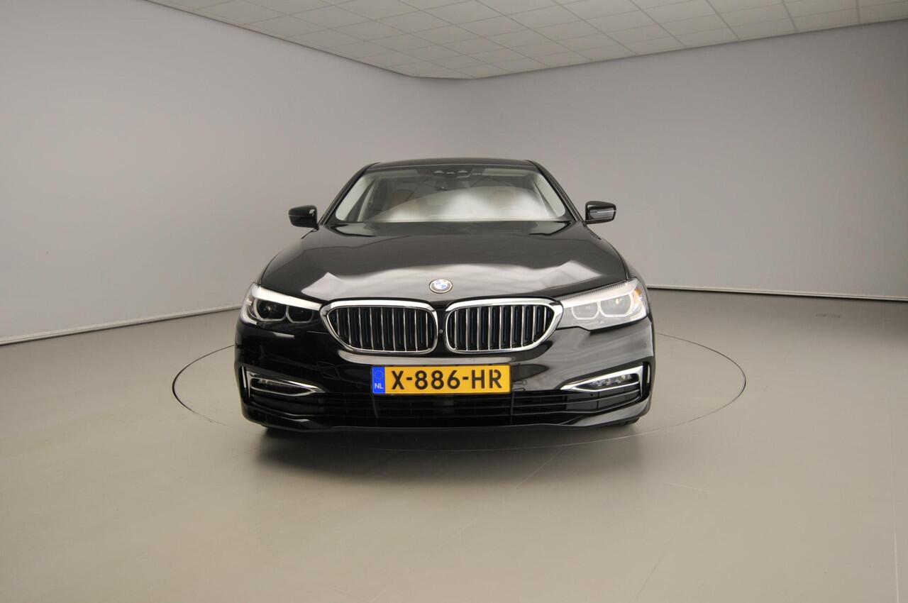 BMW 5-SERIE Sedan 530e | LED | Leder | HUD | Stoelverwarming | Chrome line | Hifi speakers | Alu 18 inch
