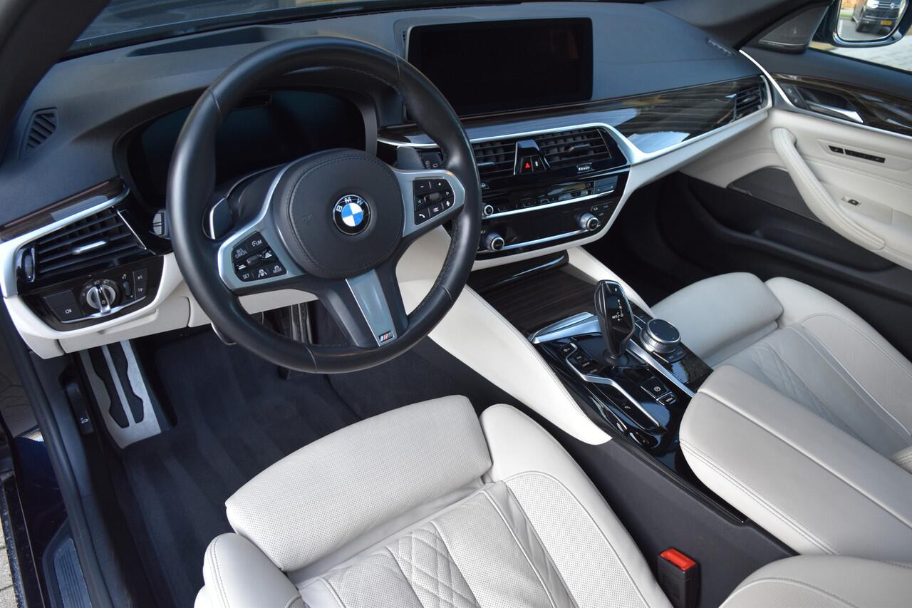 BMW 5-SERIE Touring 540i xDrive High Executive * M-Sport * Panoramadak * Laser * Stoelmassage * Softclose *
