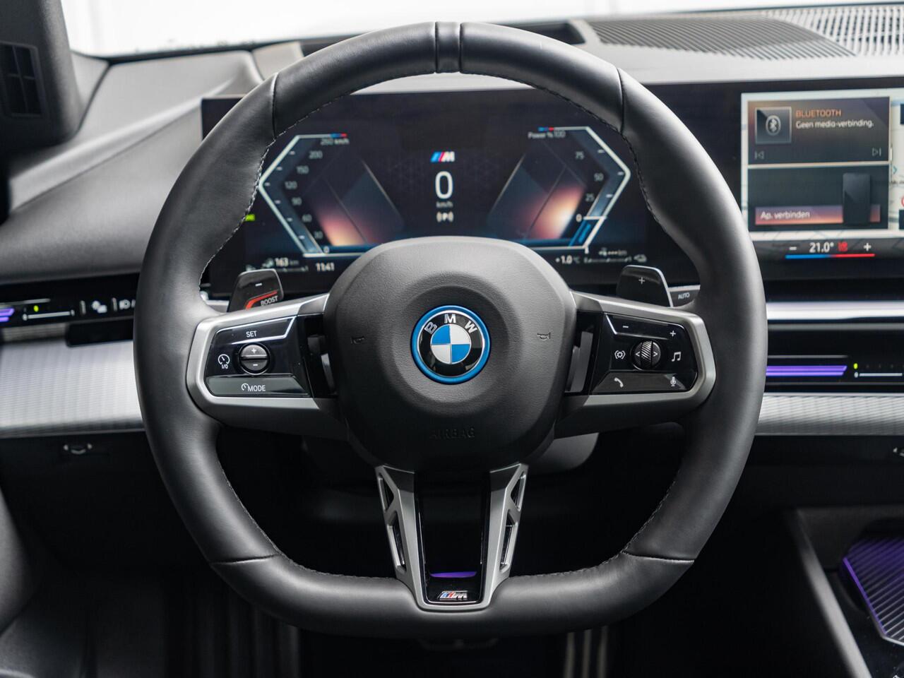 BMW 5-SERIE Sedan 530e | M Sportpakket Pro | Innovation Pack | Stuurwielrand verwarmd | Comfort Access | Panoramadak | Stoelverwarming | Harman-Kardon