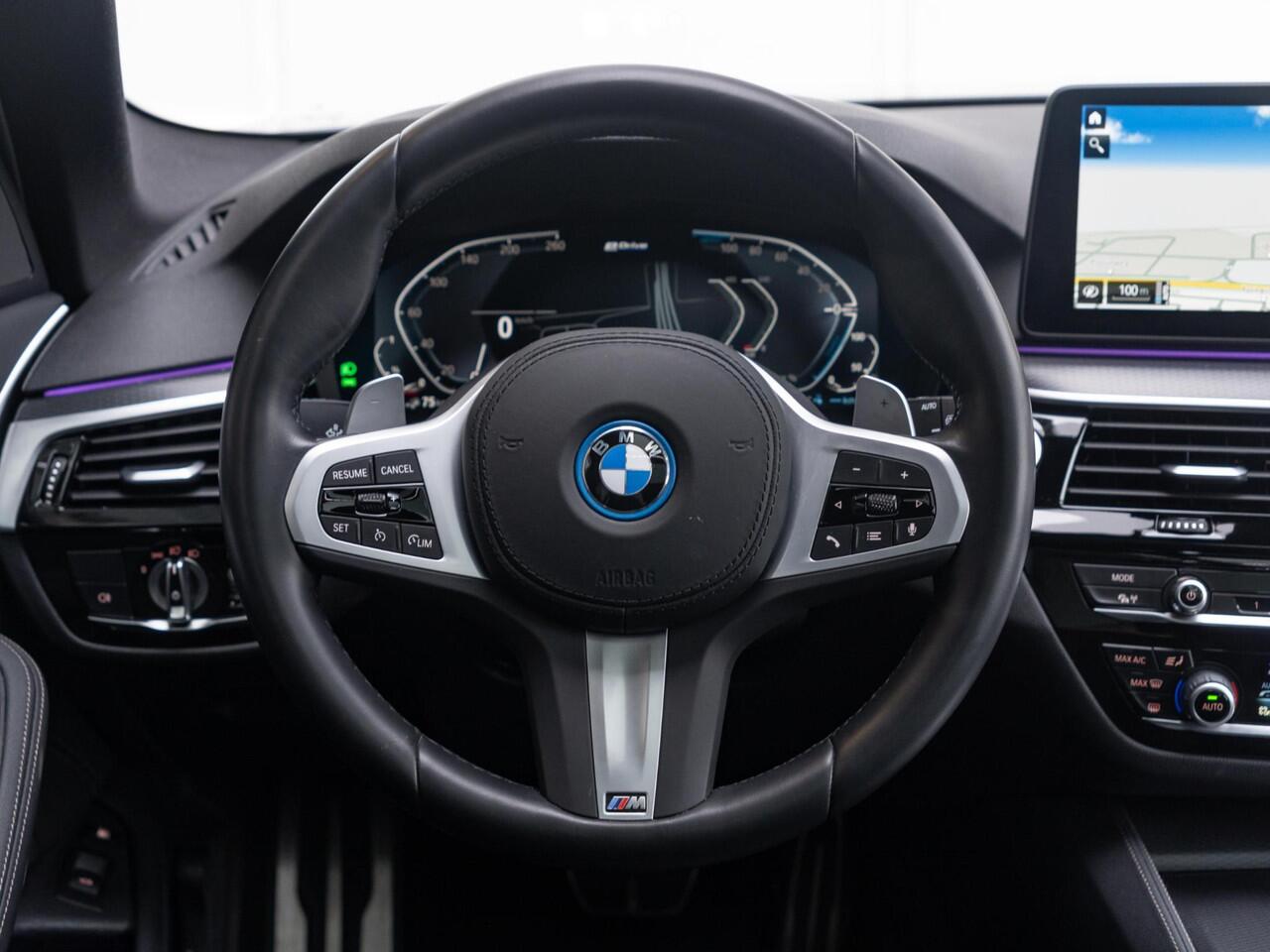 BMW 5-SERIE Touring 530e | M Sportpakket | Innovation Pack | 19 inch | Driving Assistant | BMW Laserlight | Head Up Display | Trekhaak