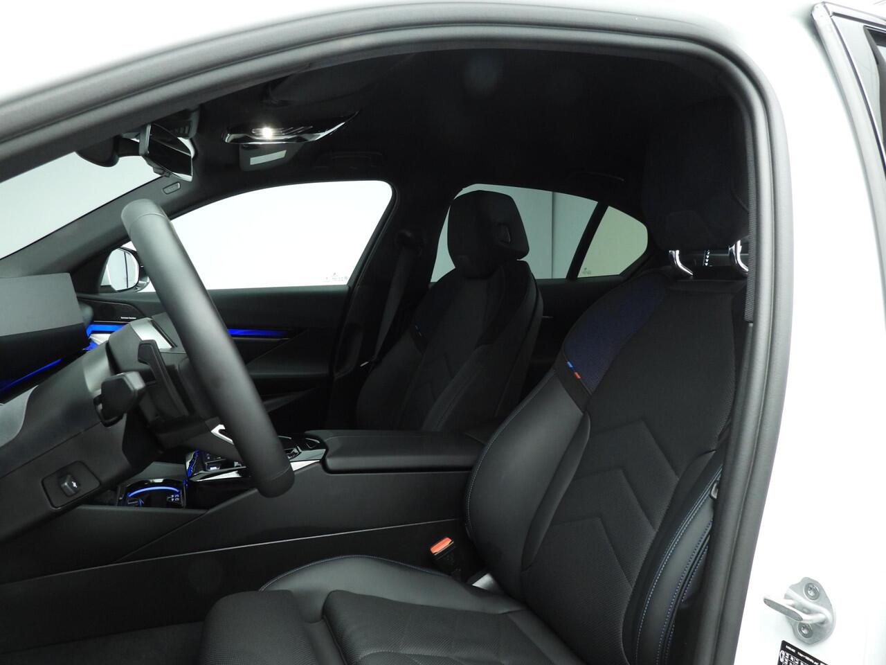 BMW 5-SERIE Sedan 530e | M-Sportpakket | LED | Navigatie | Active cruise | Trekhaak | Sportstoelen | DAB | Harman-kardon sound | Alu 19 inch