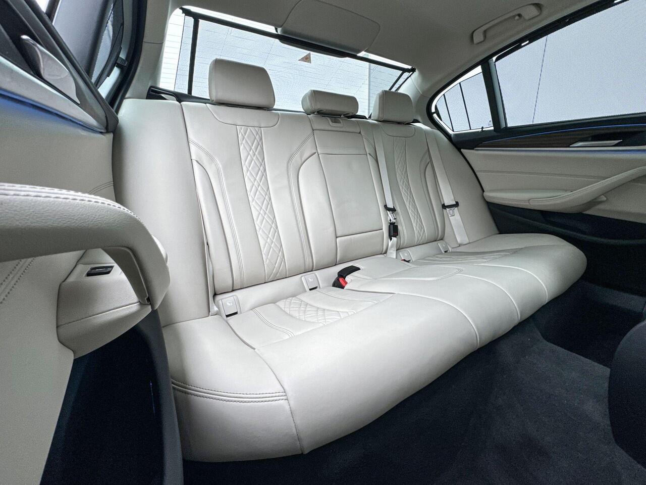 BMW 5-SERIE Sedan 545e xDrive High Executive M-Sport Adaptief Onderstel / Stuurwielrand Verwarming / Integrale Active Besturing / Achterklep Bediening Automatisch / Comfort Acces / Soft Close / Glazen Schuifdak / Stoelverwarming / Driving Assistant Prof / Laser Light