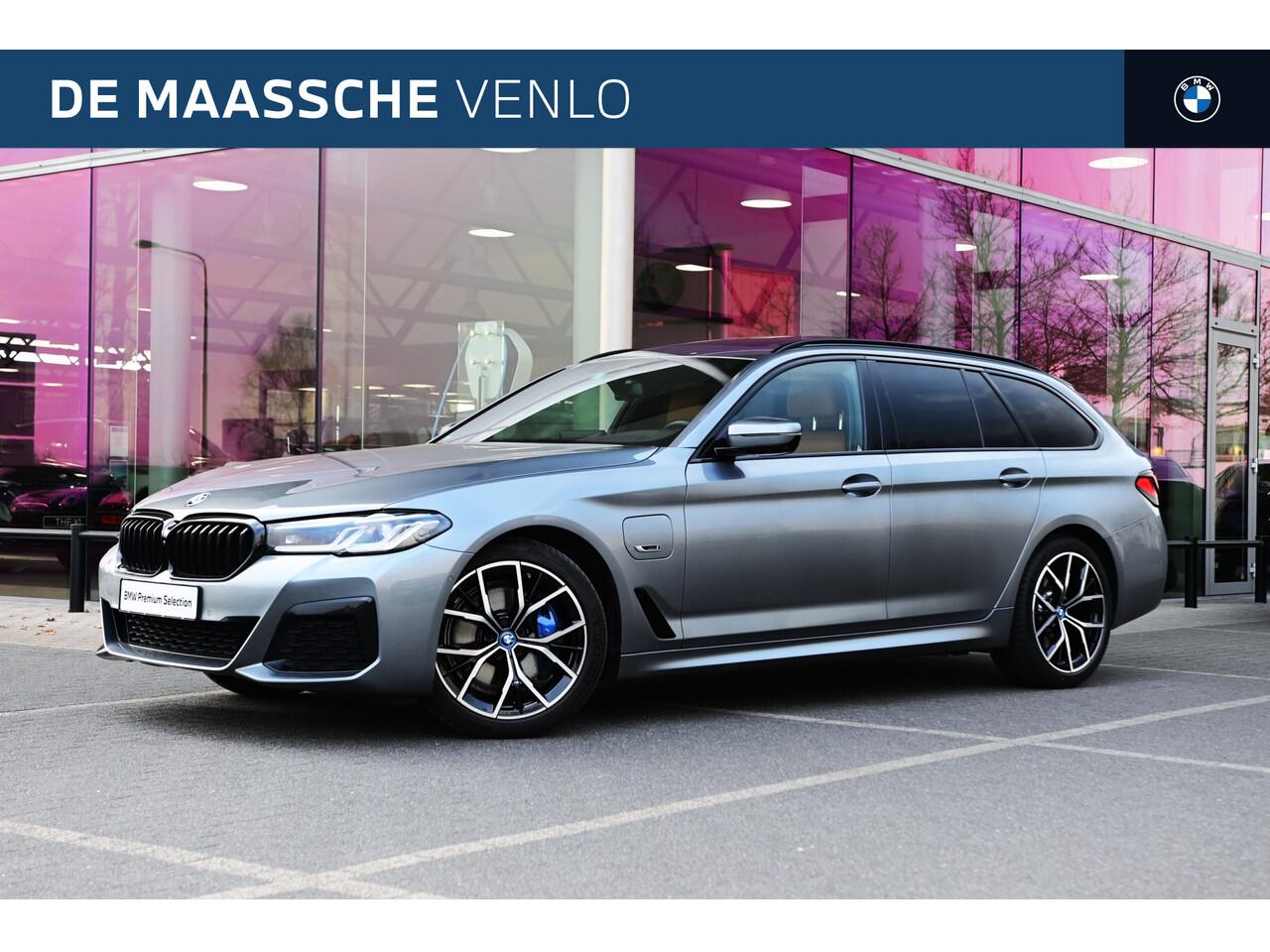 BMW 5-SERIE Touring 530e xDrive High Executive M Sport Automaat / Panoramadak / Trekhaak / Laserlight / Comfort Access / Parking Assistant Plus / Live Cockpit Professional / Adaptief onderstel
