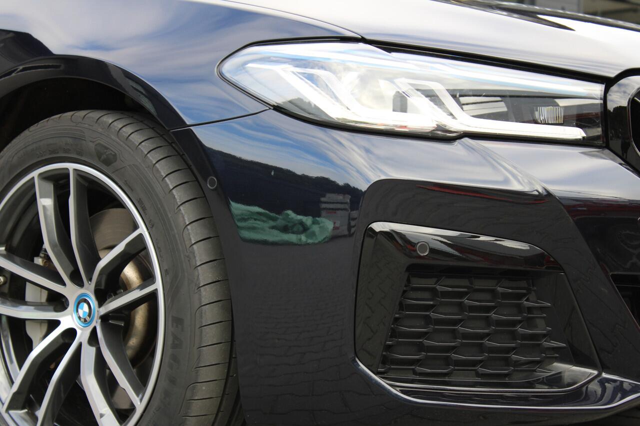 BMW 5-SERIE Touring 530e x-Drive High Executive M-Sport - Dealer onderhouden Laser light - Panoramadak - Trekhaak - Apple Carpay - Head-up display