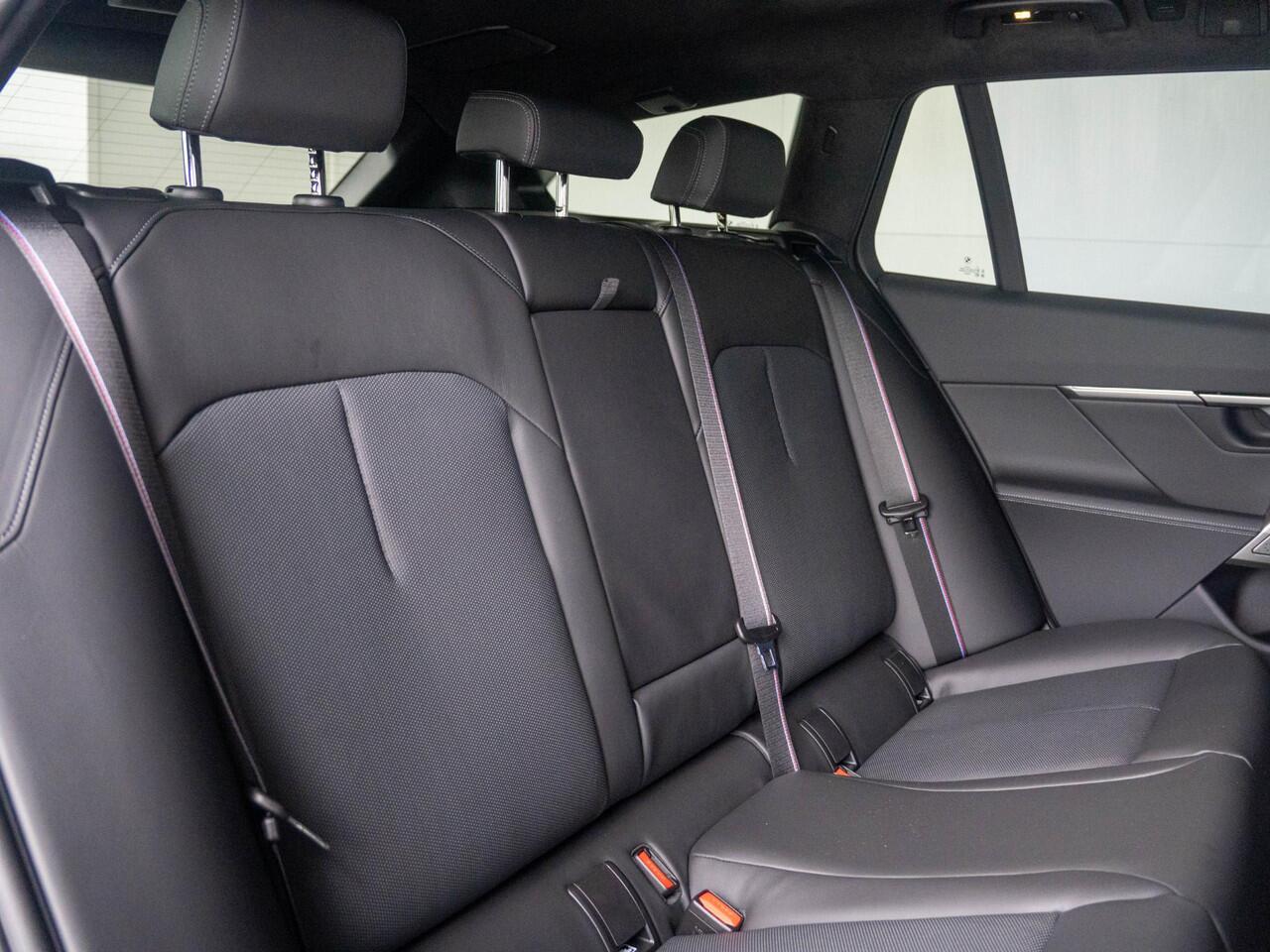 BMW 5-SERIE Touring 550e xDrive | M Sportpakket Pro | Innovation Pack | Verwarmd Stuurwiel | Comfort Access | Panoramadak | Stoelventilatie | Stoelverwarming | Bowers & Wilkins | Trekhaak