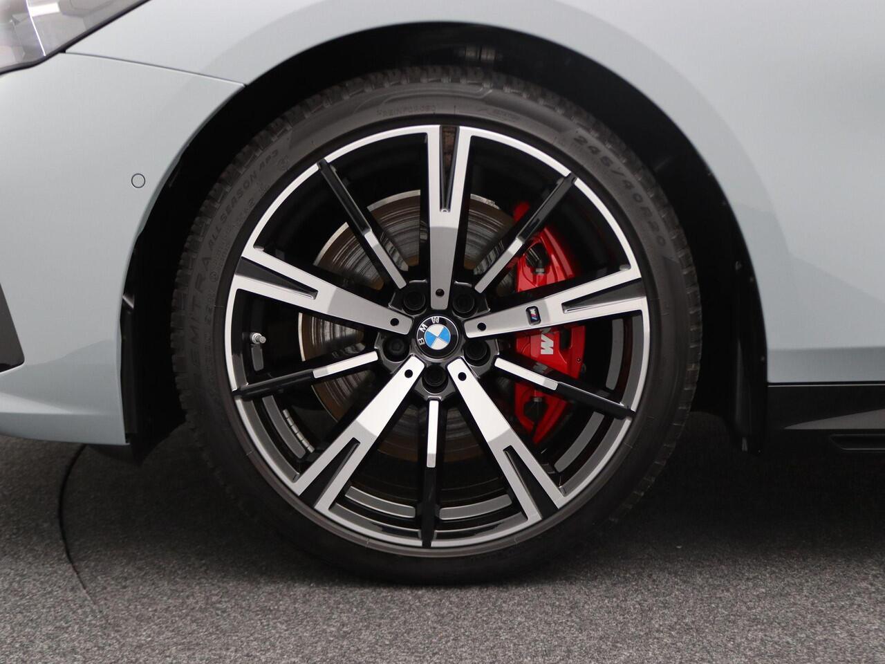 BMW 5-SERIE Touring 540d xDrive M Sportpakket Pro | Innovation Pack | Driving Assist Prof | Harman-Kardon | Panoramadak | 20"