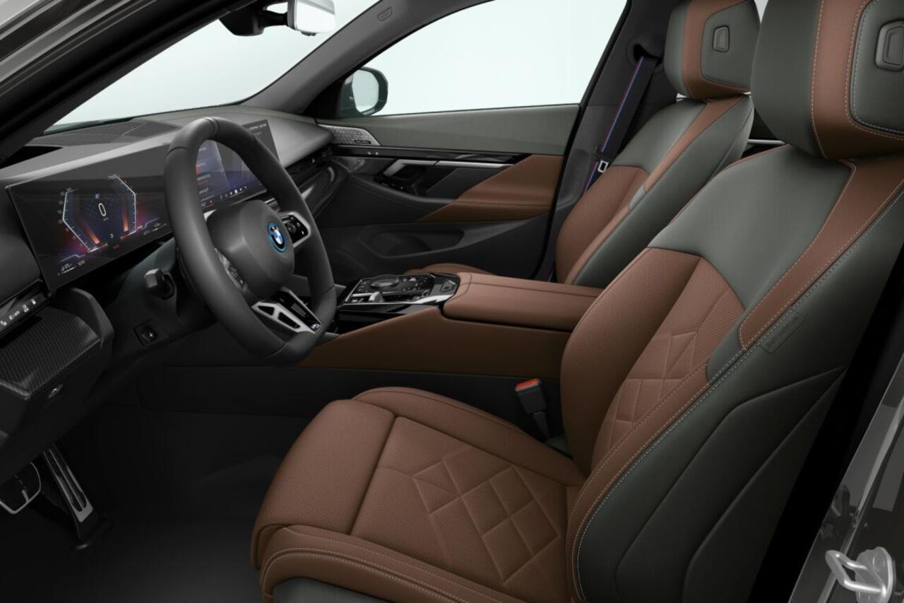 BMW 5-SERIE Touring 550e xDrive | M Sportpakket Pro | Innovation Pack | Travel Pack | Comfort Pack | Trekhaak