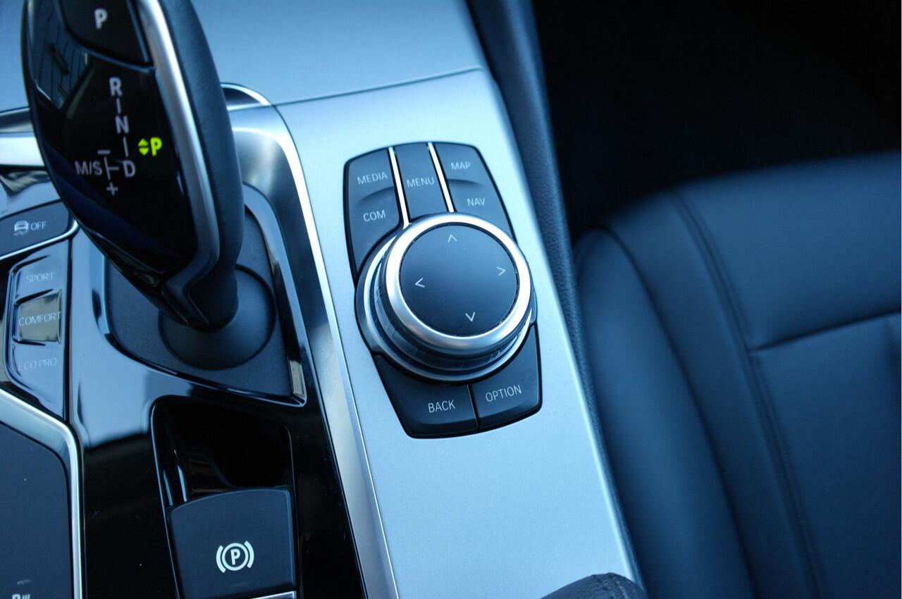 BMW 5-SERIE 520i High Executive Edition | Leder | Cruise | 20'' | Clima | Navi