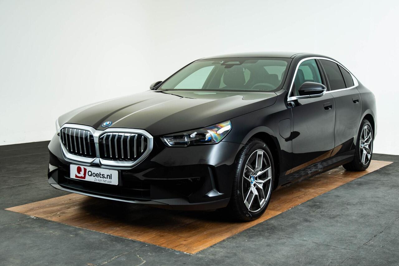 BMW 5-SERIE 530e Trekhaak - Comfortstoelen - Elektrisch verwarmde voorstoelen - Driving Assistant Professional - Head up - Parking Assistant Plus - Active Guard - Akoestische voetgangersbescherming - Comfort Access -