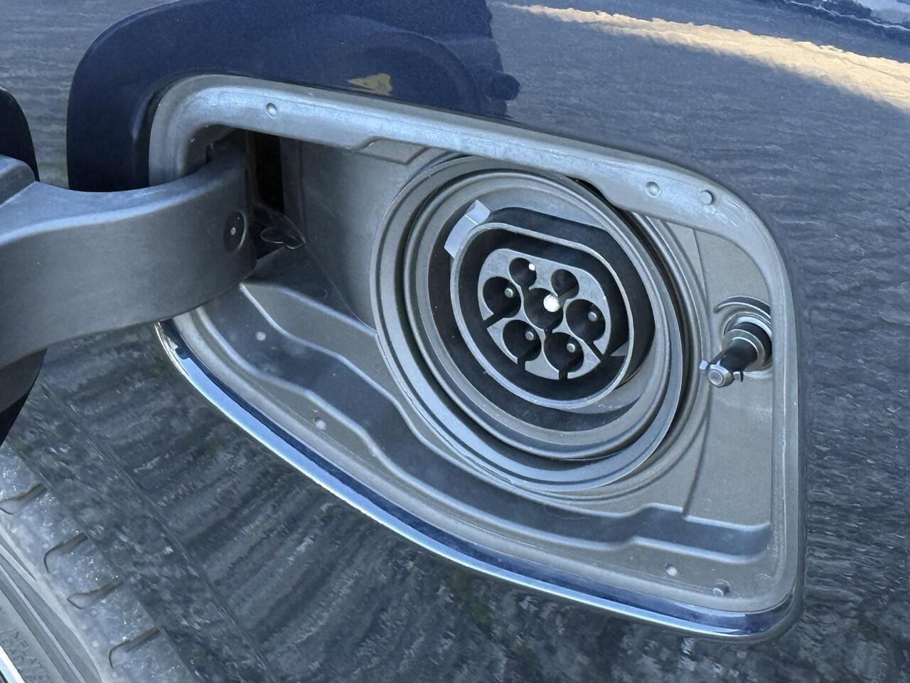 BMW 5-SERIE 530e M Sport Pro | 21" | CoPilot | Panorama | Harmen/Kardon | Elek. Trekhaak | Stuurverw. + Stoelverw. Voor/Achter