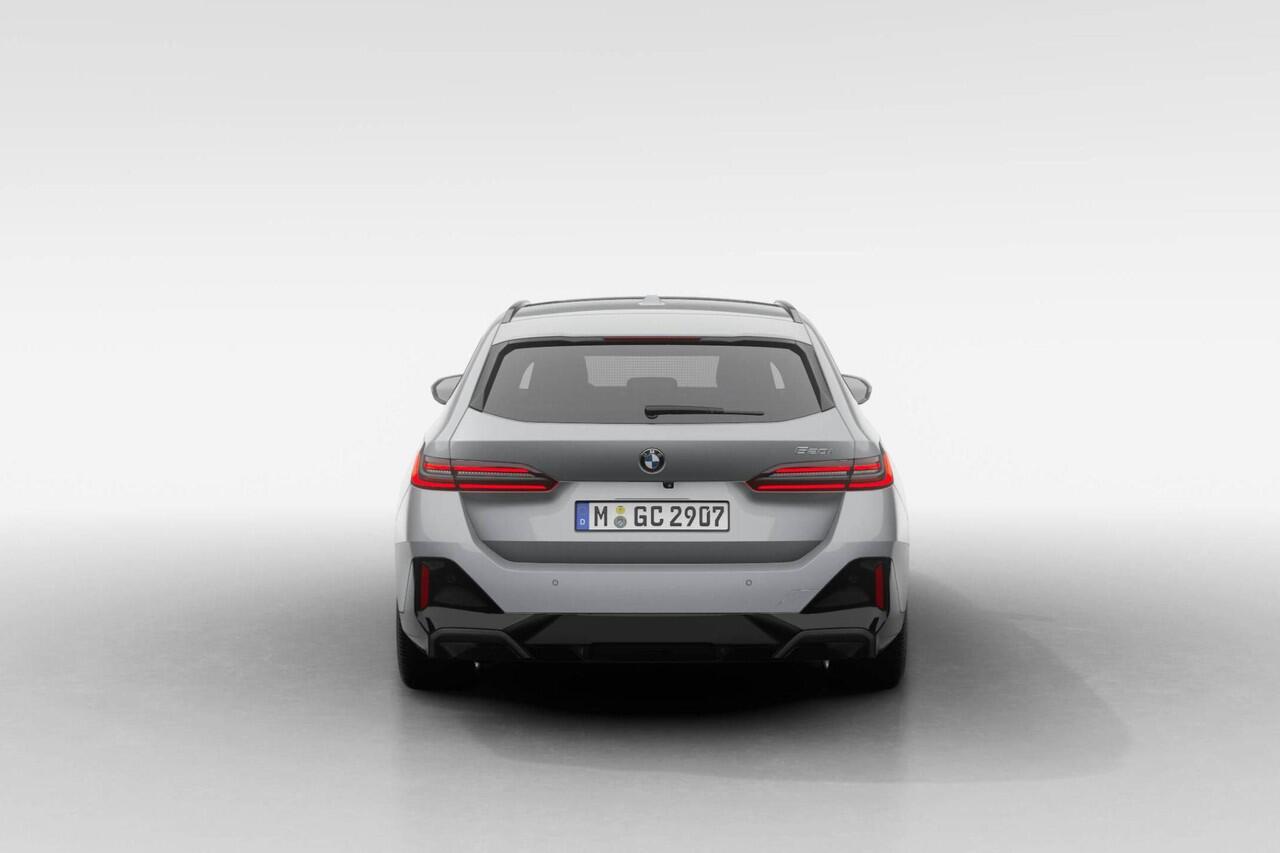 BMW 5-SERIE Touring 520i | M Sport Pro | Innovation Pack | Travel Pack | Glazen Panoramadak | VPLD