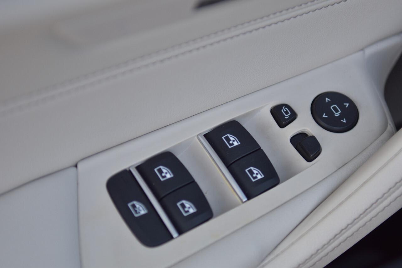 BMW 5-SERIE Touring 540i xDrive High Executive * M-Sport * Panoramadak * Laser * Stoelmassage * Softclose *