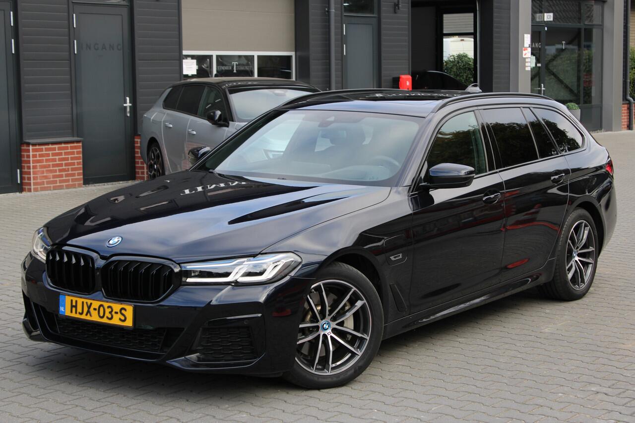 BMW 5-SERIE Touring 530e x-Drive High Executive M-Sport - Dealer onderhouden Laser light - Panoramadak - Trekhaak - Apple Carpay - Head-up display