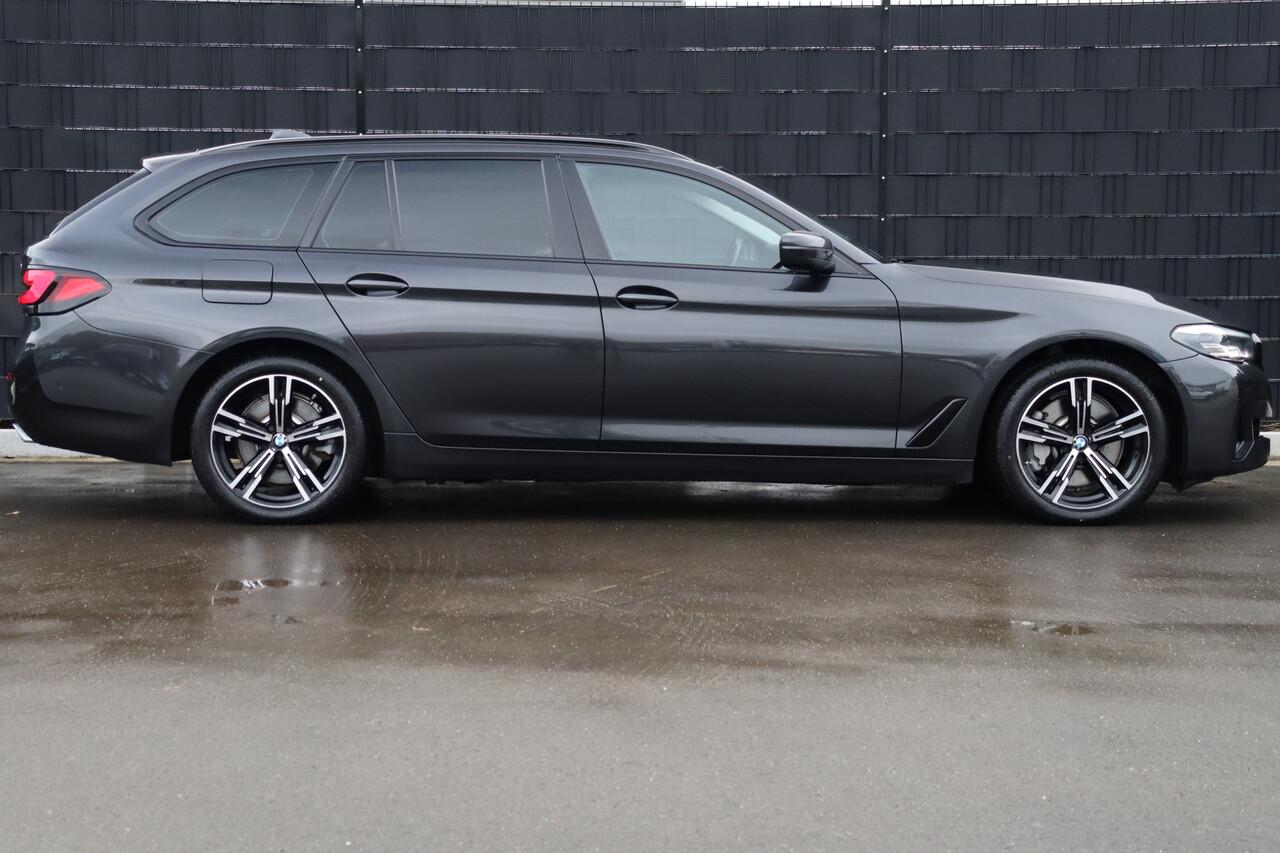 BMW 5-SERIE Touring 530e xDrive Executive PHEV | Navigatie | Cruise Control | Climate Control | Stoel-/Stuurverwarming | Elek. Trekhaak