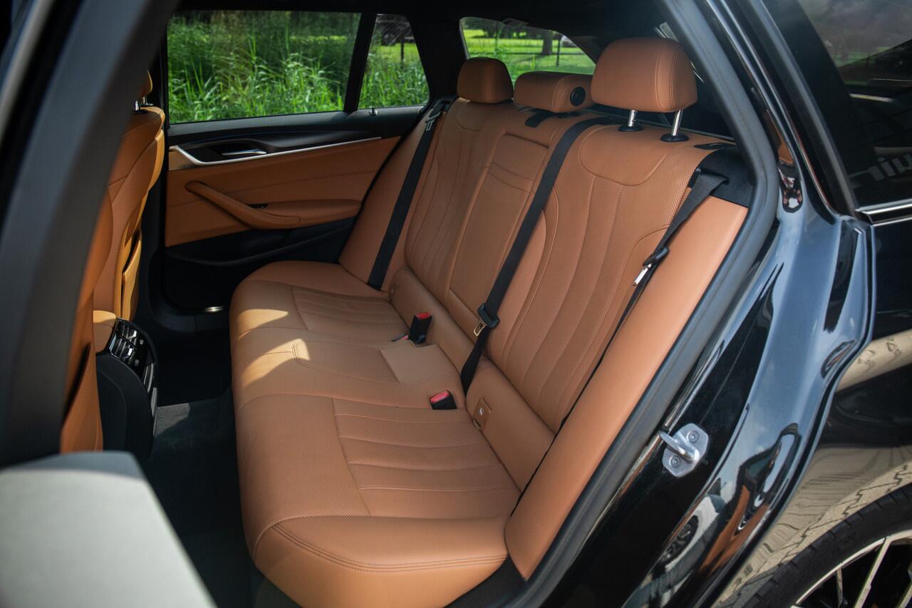 BMW 5-SERIE Touring 530e M-Sport , Shadowline, Adaptive Cruise, Trekhaak, Eerste eigenaar