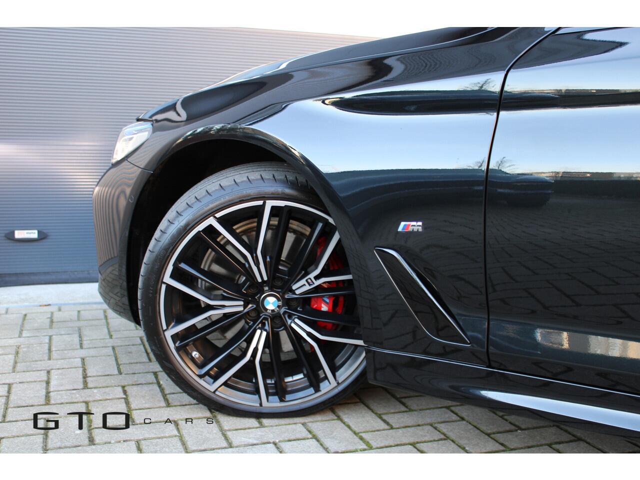 BMW 5-SERIE Touring 520i M Sport | Pano | Laser | Harman Kardon | Memory