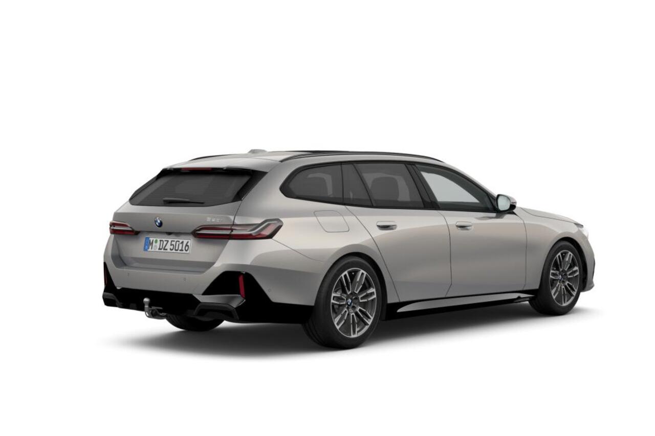 BMW 5-SERIE Touring 520i | M Sport |Travel Pack | Comfort Pack | Trekhaak