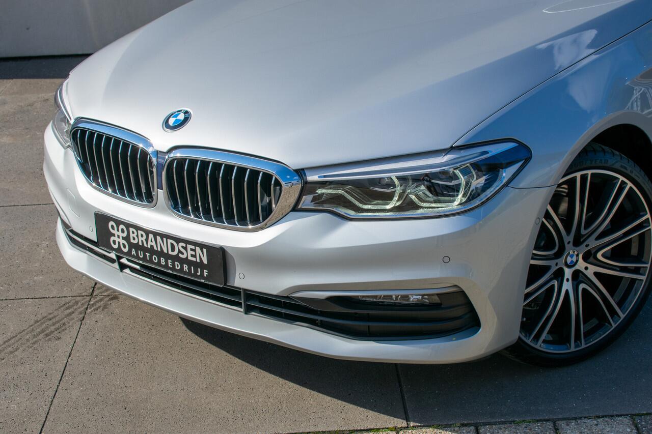 BMW 5-SERIE Touring 520i High Executive Edition -Luchtvering-Trekhaak-20"-DAB-Leder-
