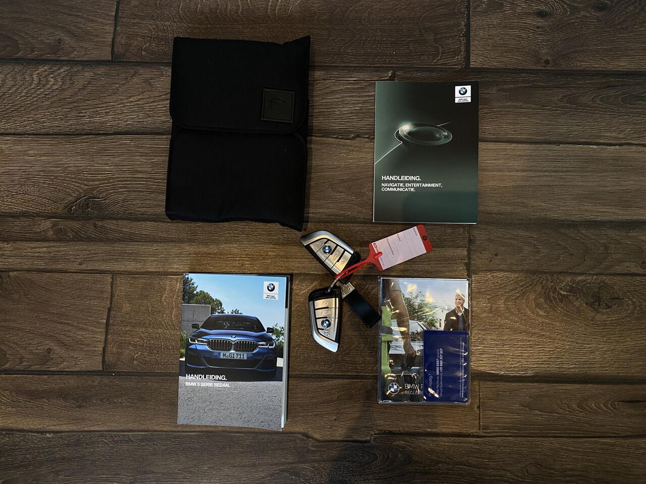 BMW 5-SERIE 520i Edition Plus M pakket, Pano, 19inch Sfeerverlichting