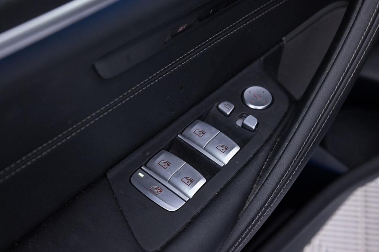 BMW 5-SERIE 520 e Business Edition Plus M-Sport | SCHUIFDAK | LEDER | harman/kardon ? 1e Eigenaar | PHEV | Plug-in Hybrid