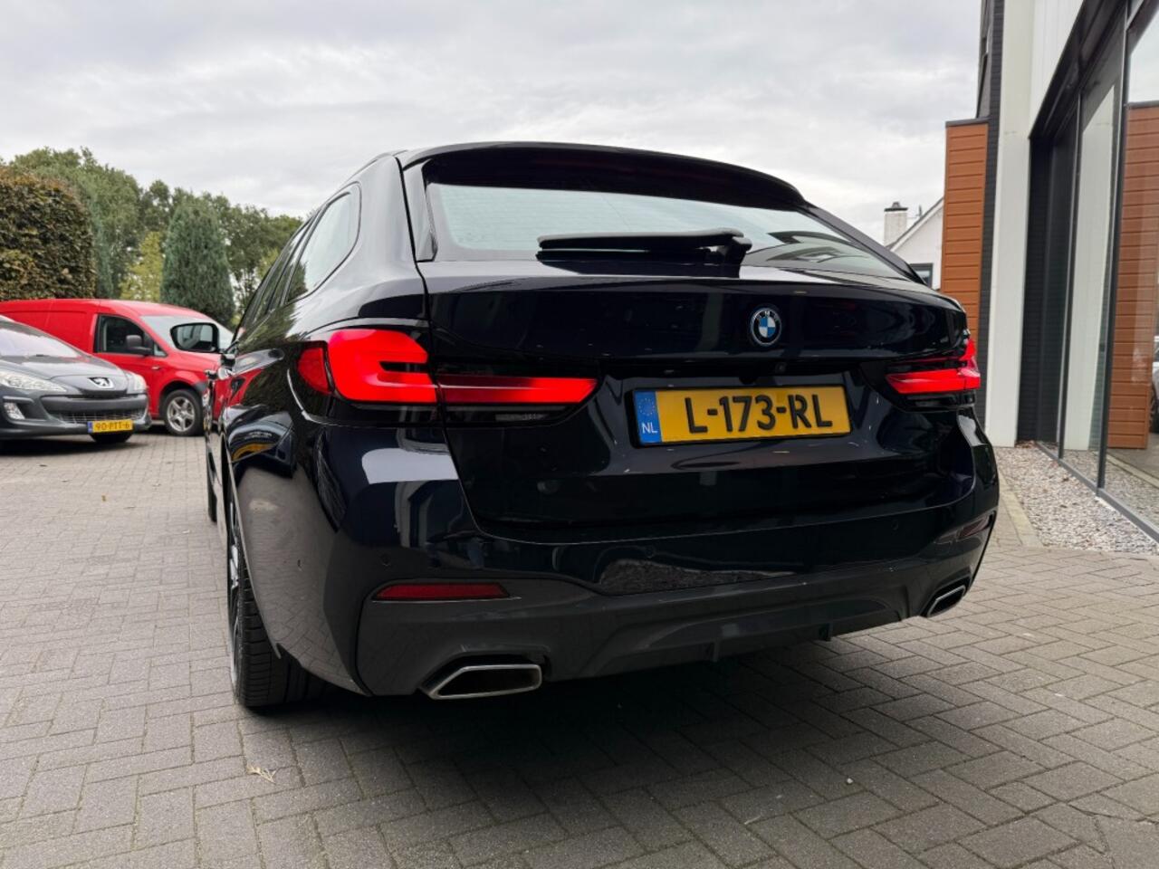 BMW 5-SERIE 530e M-Sport,Laser LED,Sport/Comf. zetels,Memory,Cam 360,Trekhk Elekt.