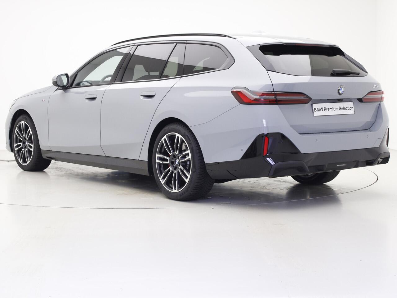 BMW 5-SERIE Touring 520i M-Sport Pro | Trekhaak | Driv. Ass. Pro | Stoelventilatie | Standkachel | | Bowers & Wilkins Surround Sound System | Mild Hybrid