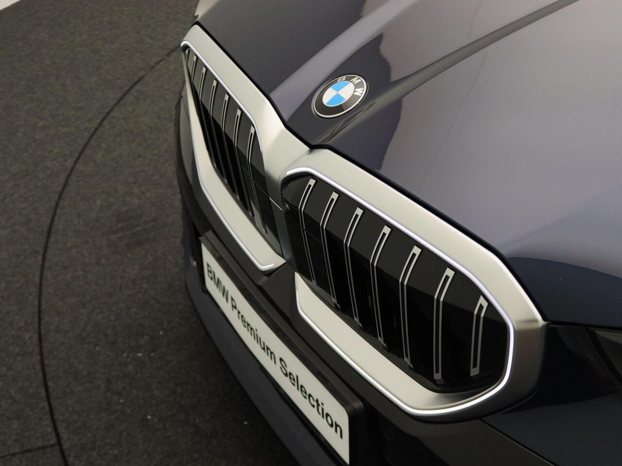 BMW 5-SERIE Touring 520d M Sportpakket | Innovation Pack | Travel Pack | Comfort Pack | Trekhaak | Harman-Kardon | 19"