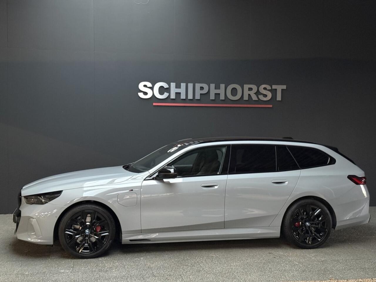 BMW 5-SERIE 530e x-Drive M-Sport Pro-20 inch trekhaak panorama head-up key-less