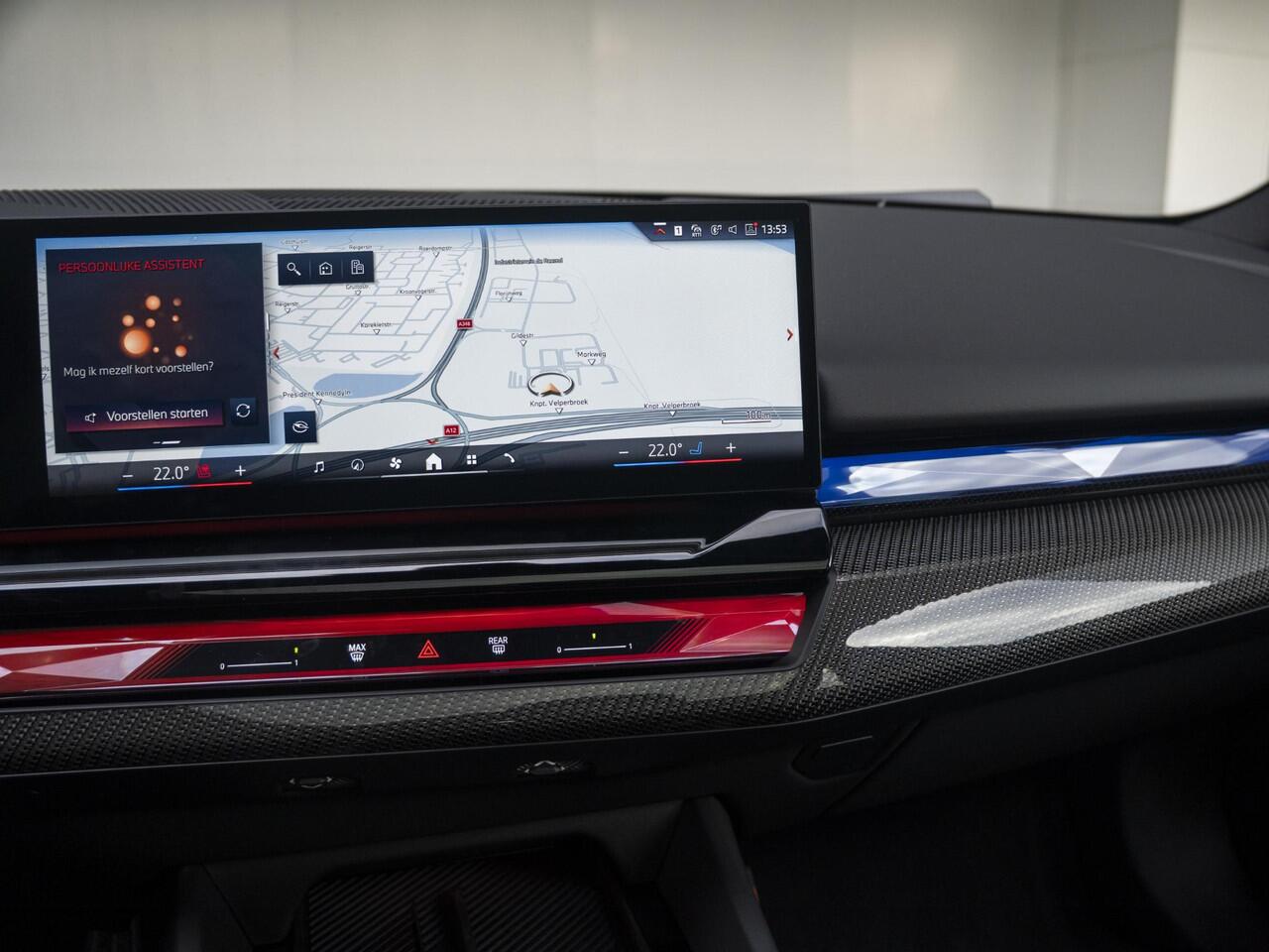 BMW 5-SERIE Sedan 520i | M Sportpakket | Innovation Pack | Verwarmd Stuurwiel | Comfort Access | Panoramadak | Stoelverwarming | Harman-Kardon | Trekhaak