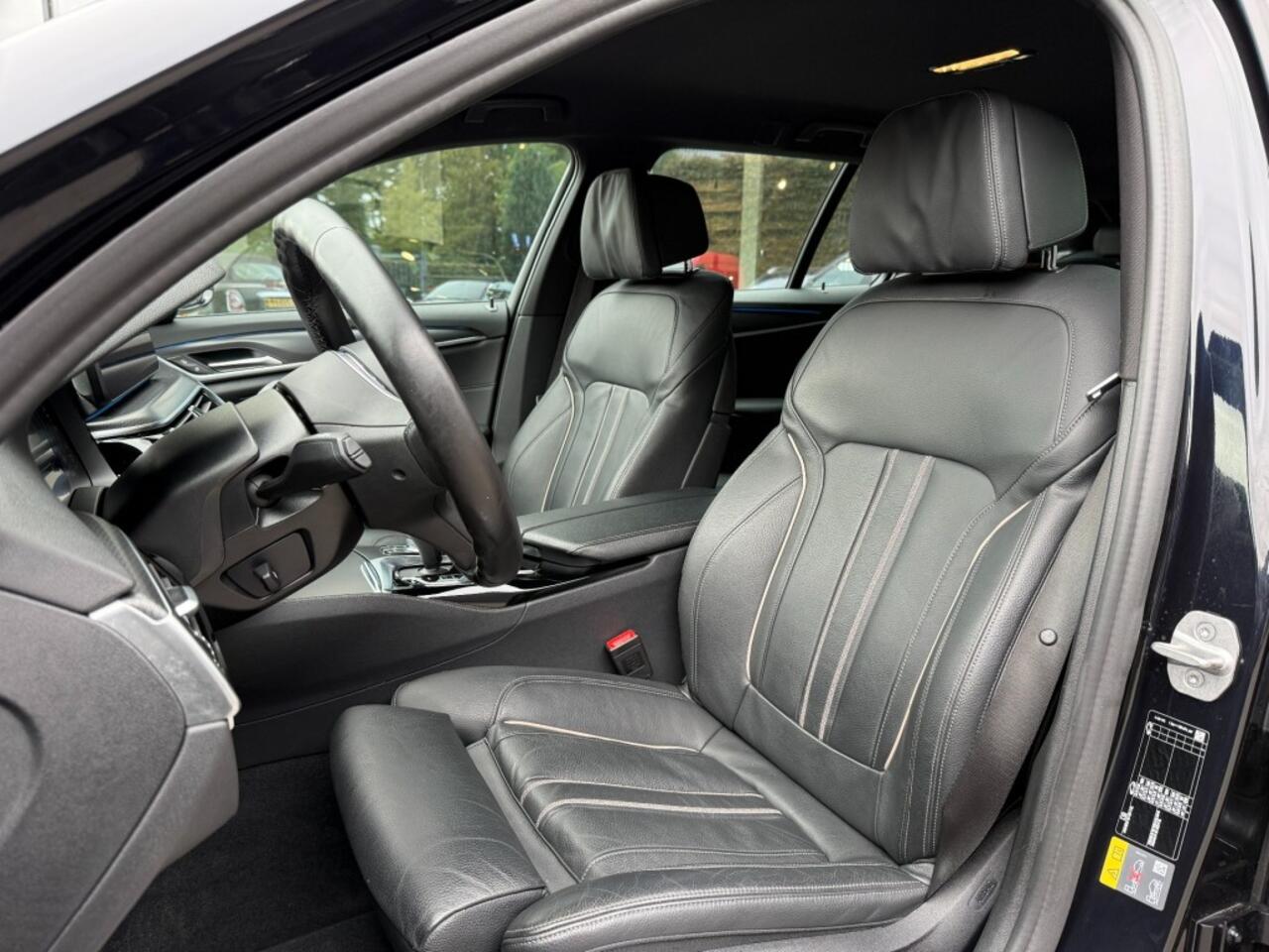 BMW 5-SERIE 530e M-Sport,Laser LED,Sport/Comf. zetels,Memory,Cam 360,Trekhk Elekt.