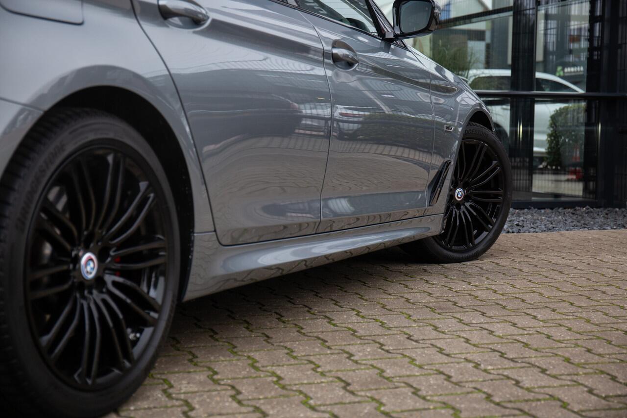 BMW 5-SERIE Touring 530e M-Sport , Panoramadak, Adap. cruise, Harmam/Kardon, Vol!