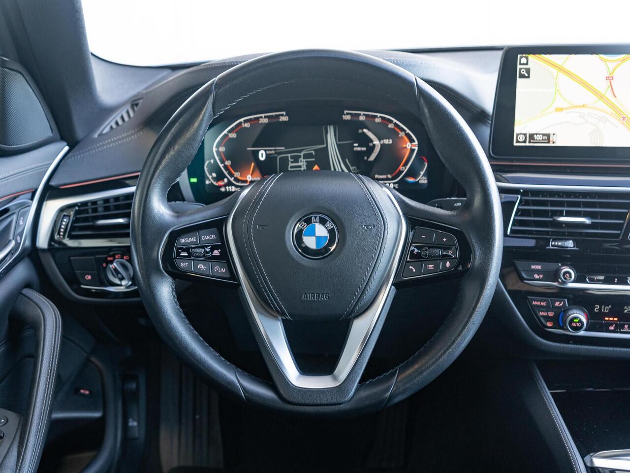 BMW 5-SERIE Sedan 540i | High Executive | Luxury Line | Parking Pack | 18 inch | Comfort Access | Driving Assistant | BMW Laserlight | Active Cruise Controle