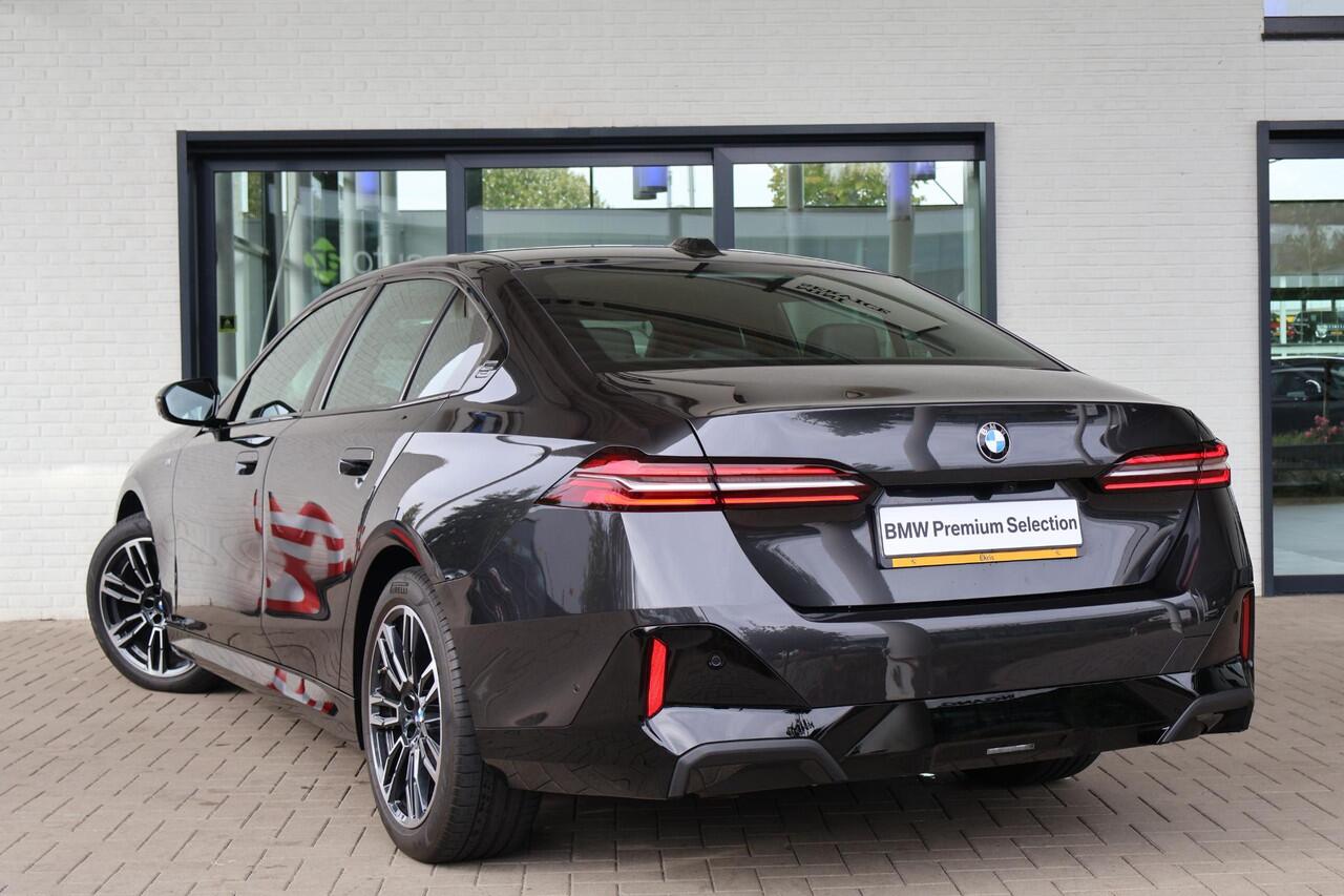 BMW 5-SERIE 520i | M Sportpakket | Innovation Pack | Voorstoelen Verwarmd