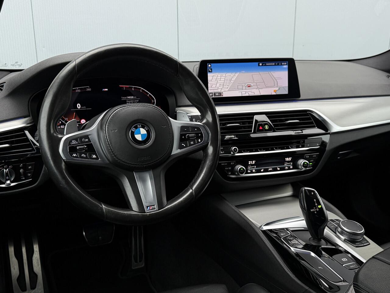 BMW 5-SERIE Touring 540i xDrive High Executive M-Pakket/Trekhaak/Carplay.