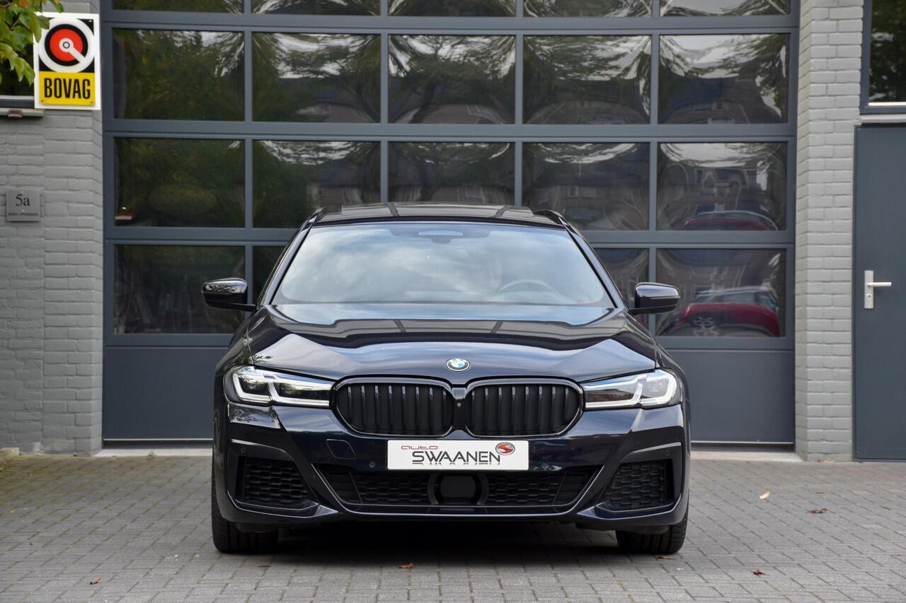 BMW 5-SERIE Touring 540i xDrive M Sport | Panoramadak | ACC | Laser