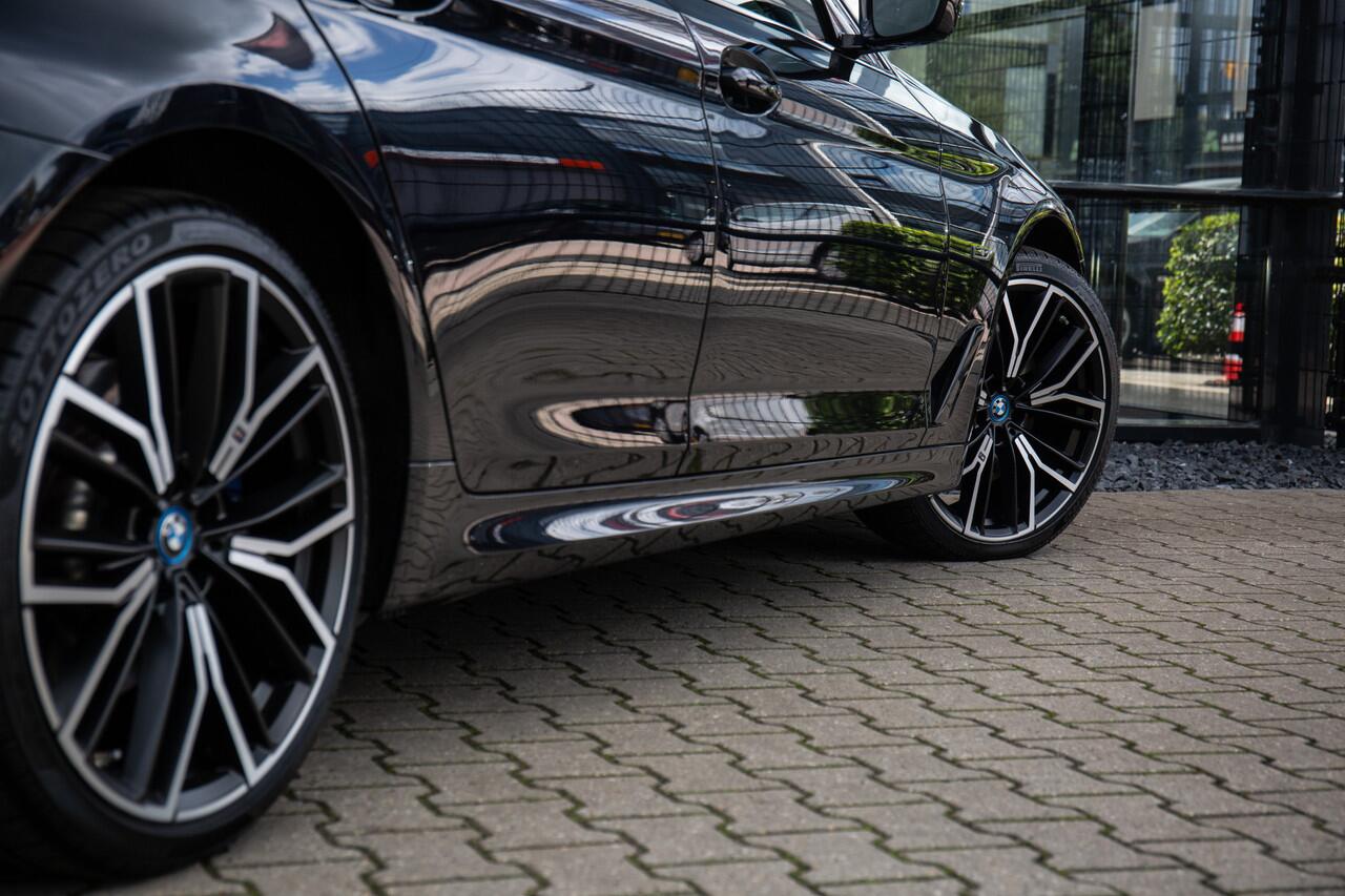 BMW 5-SERIE 545e xDrive Business Edition Plus M-Sport , Panoramadak, Adaptive cruise, Achteruitrijcamera, Sfeerverlichting,