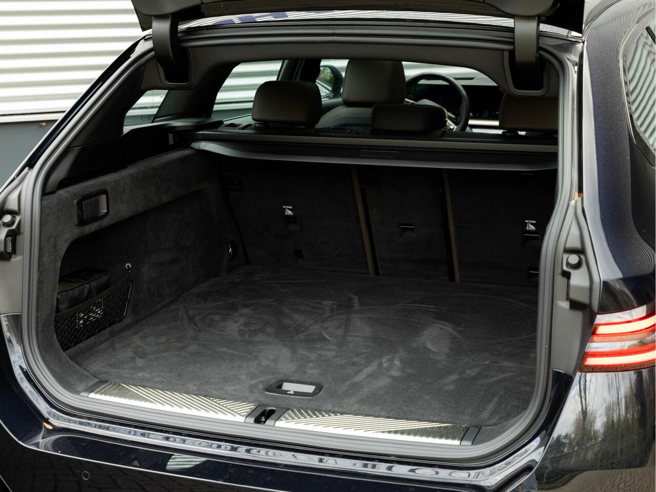 BMW 5-SERIE Touring 550e xDrive M-Sport Pro - Pano - Onderstel Prof - Driving Ass Plus - Harman Kardon