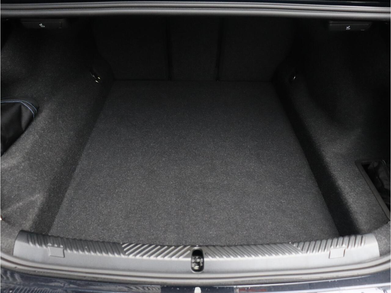 BMW 5-SERIE 550e xDrive | M Sportpakket Pro | Panodak | Driving Assistant Prof. | Adaptief Onderstel Prof. | Bowers & Wilkins | M Multifunctionele Stoelen | Stoelventilatie | Parking Assistant Prof. | 20'' LMV