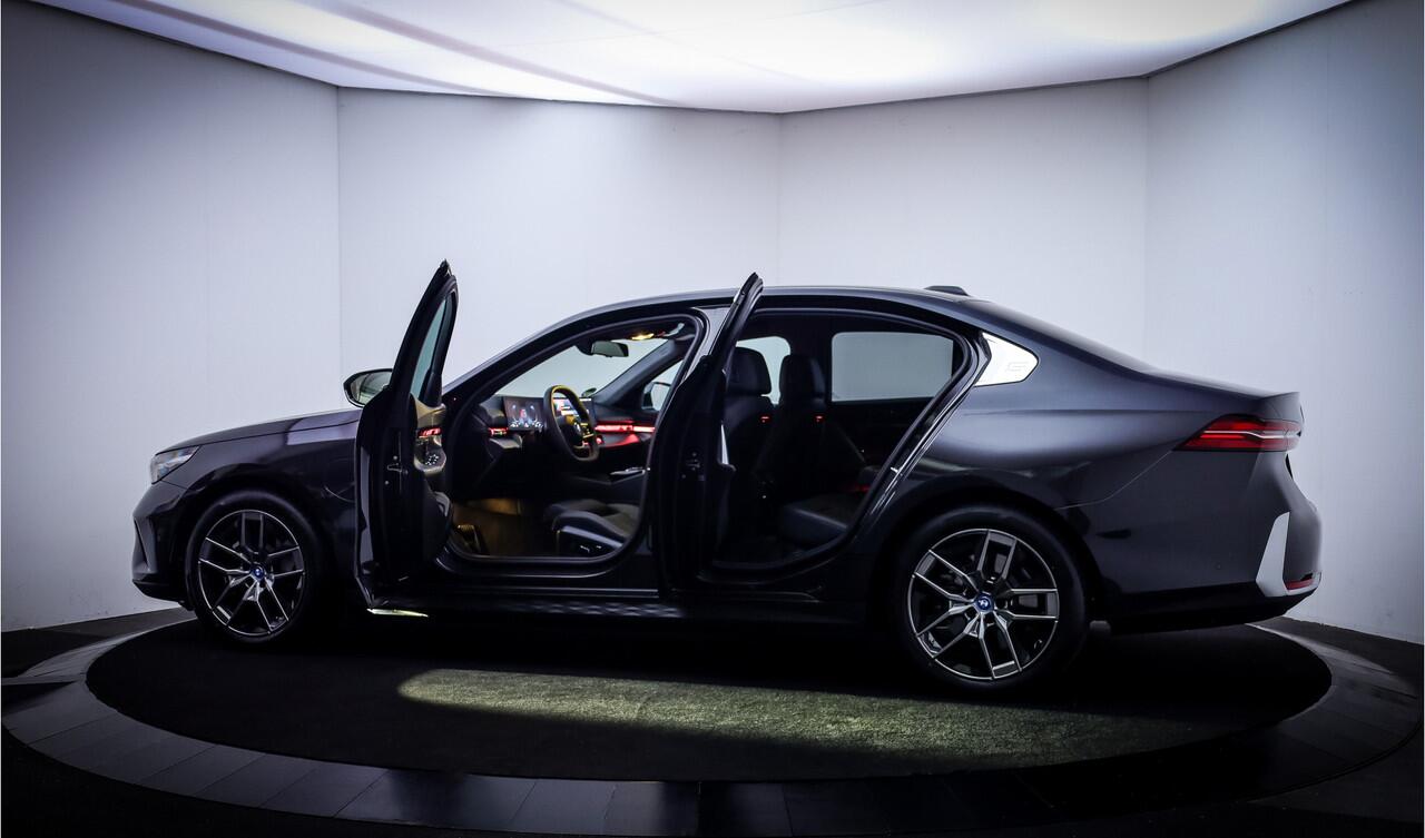 BMW 5-SERIE 550e xDrive FULL.LED | KEYLESS | DODEHOEK | CARPLAY | HEAD-UP | ADAPTIEVE CRUISE | LANE.ASS| ELEK.TREKHAAK