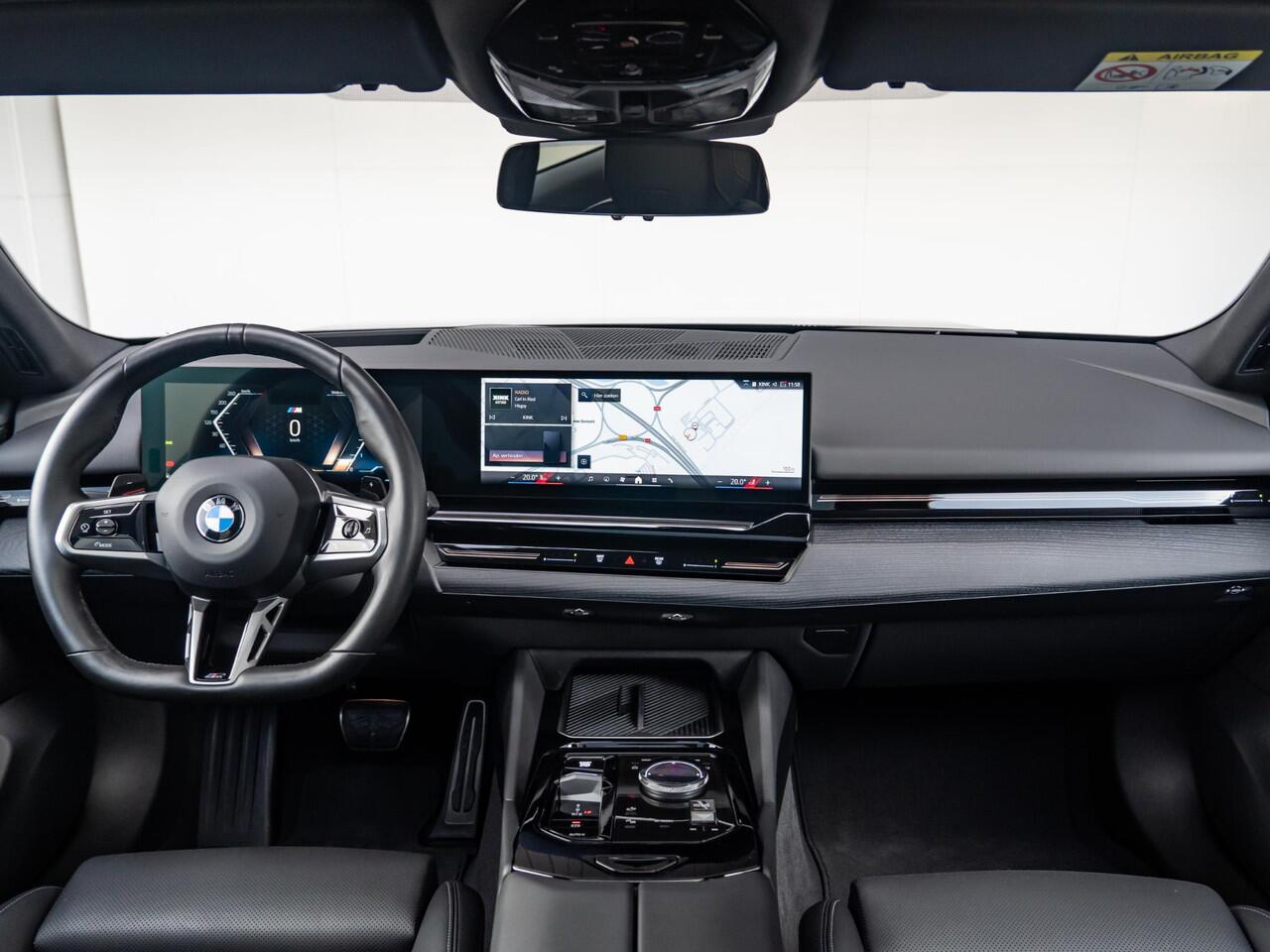 BMW 5-SERIE Touring 540d xDrive | M Sportpakket Pro | Innovation Pack | Comfort Access | Harman-Kardon | Panoramadak | Stoelverwarming | Trekhaak