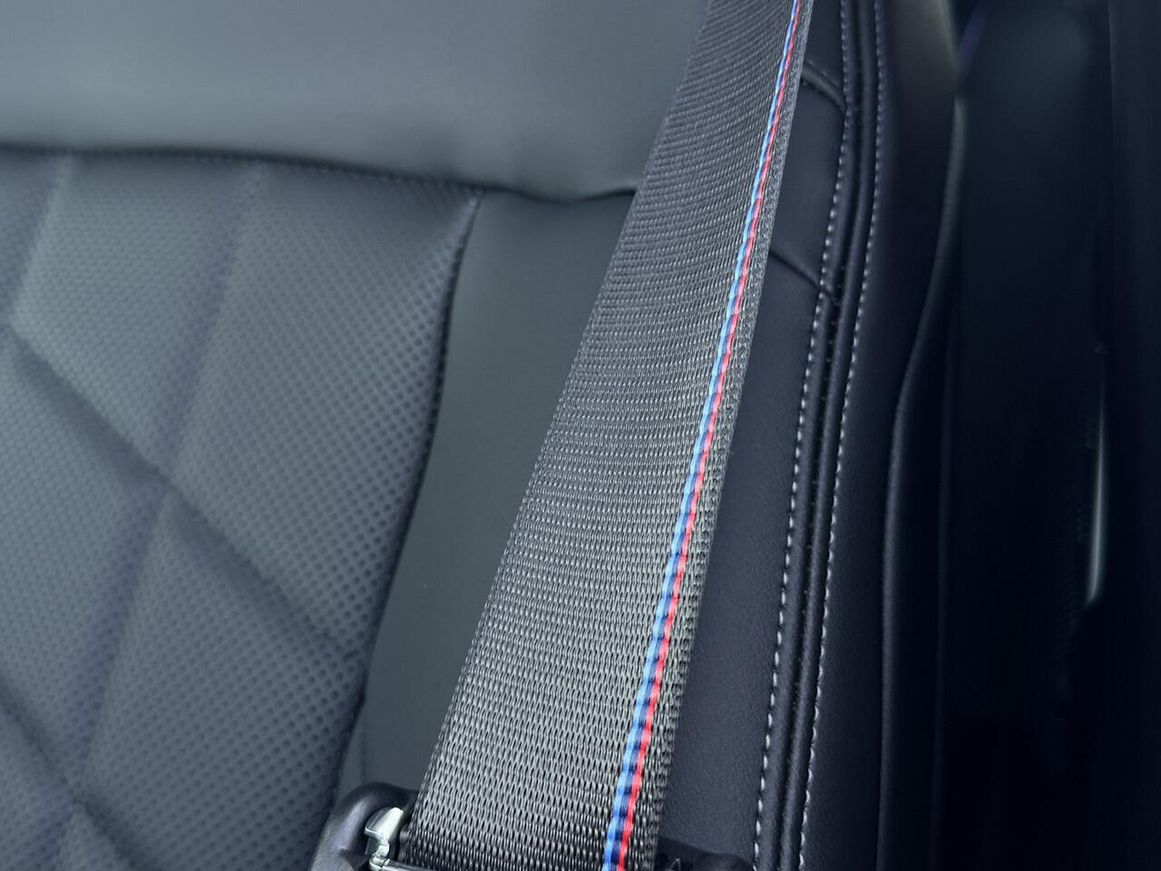 BMW 5-SERIE Touring 530e M Sport Automaat / Trekhaak / Adaptieve LED / Parking Assistant Plus / Comfort Access / M Sportonderstel / Live Cockpit Professional