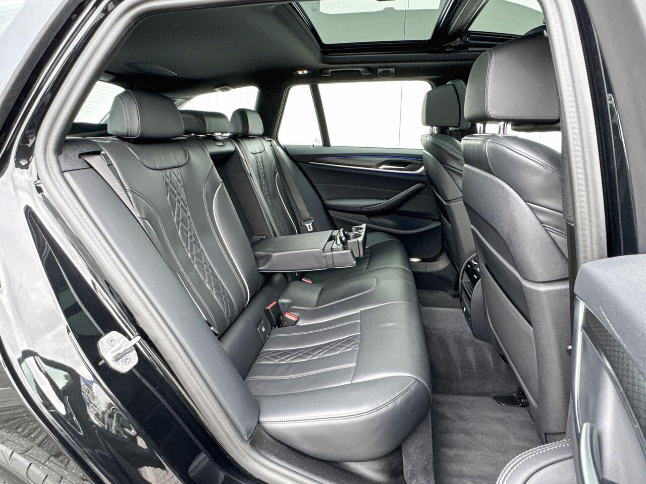 BMW 5-SERIE Touring 520i M Sport | Trekhaak | Panoramadak