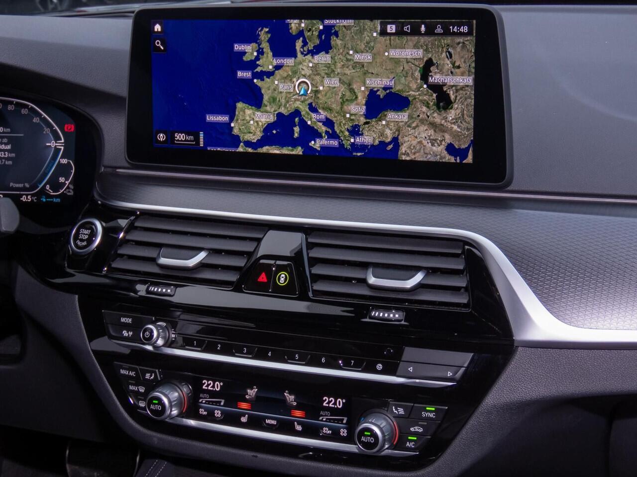 BMW 5-SERIE Touring 530e M-SPORT ** LASER, LEDER, PANORAMA, TREKH, HuD, 19-inch LMV ** 1e EIG - UNFALLFREI - BMW GAR ** ** INFORMEER OOK NAAR ONZE AANTREKKELIJKE FINANCIAL-LEASE TARIEVEN **