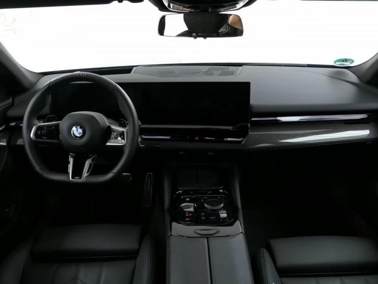 BMW 5-SERIE Touring 520iA M-SPORT ** ADAPT. LED, LEDER, PANORAMA, TREKH, H&K SOUND, DR. ASS+ ** 1e EIG - UNFALLFREI ** ** INFORMEER OOK NAAR ONZE AANTREKKELIJKE FINANCIAL-LEASE TARIEVEN **