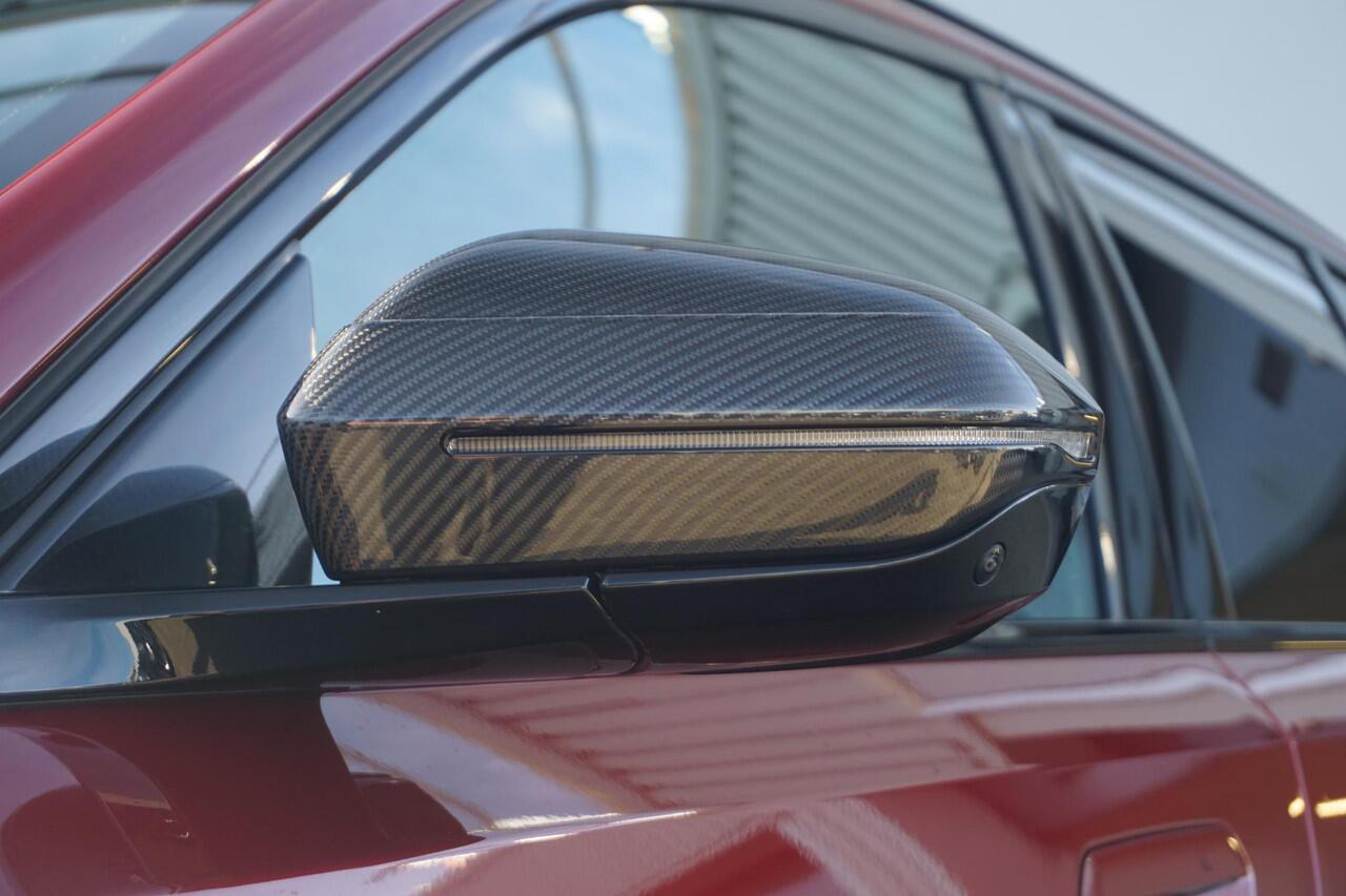 BMW 5-SERIE Touring 550e xDrive M Sportpakket Pro Panoramadak / Driving Assistant Professional / Bowers & Wilkins / Stoelventilatie / Trekhaak